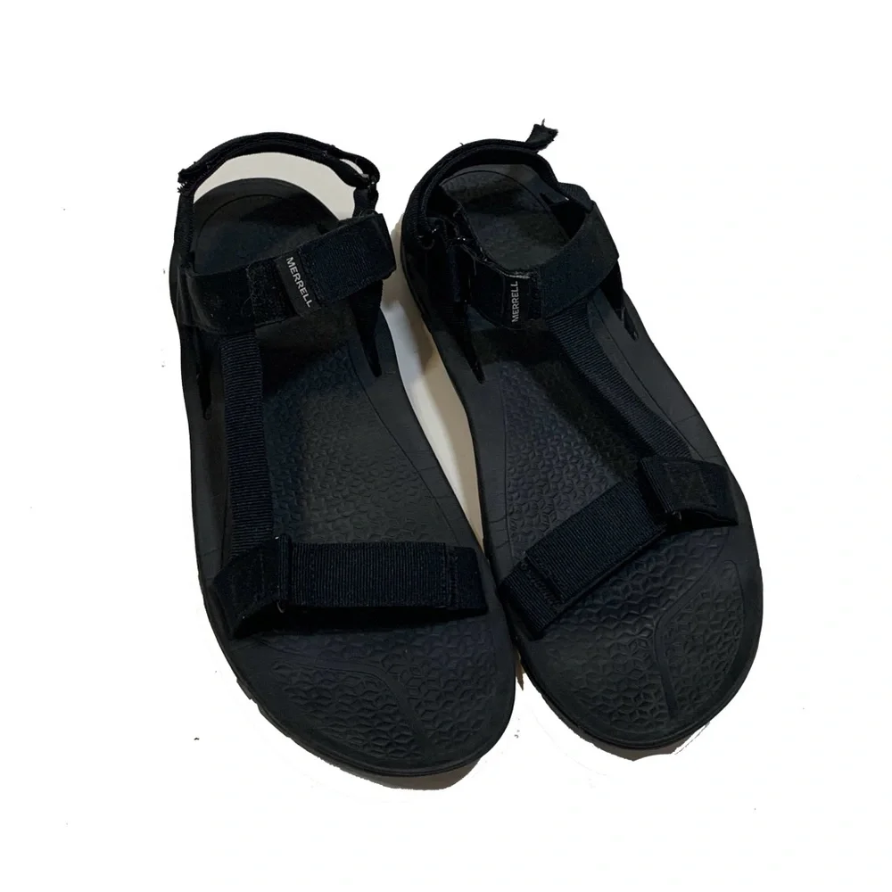 11 / Merrell sandals